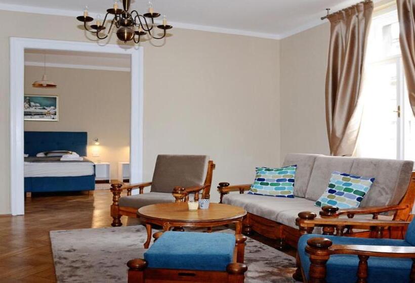 بنسيون Apartments & Rooms Flowers