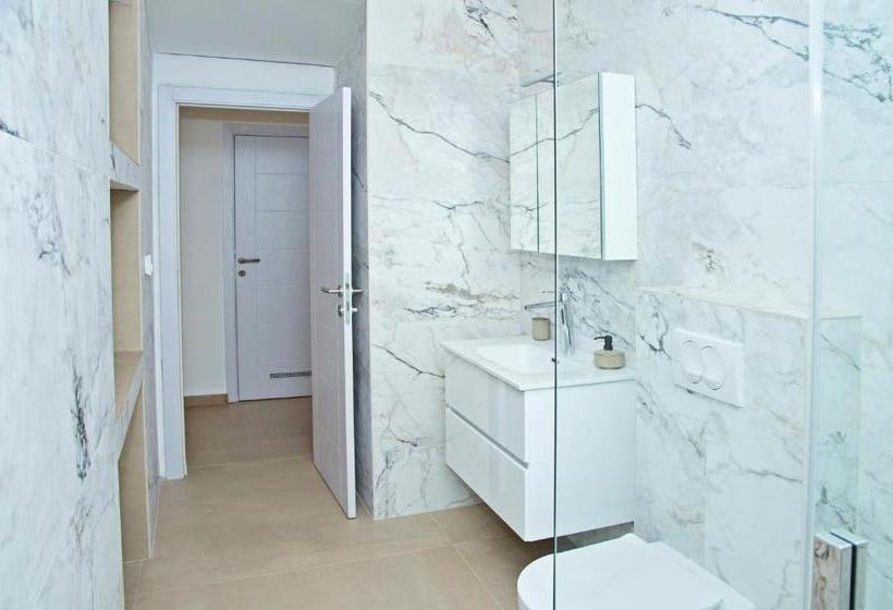 بنسيون Apartments & Rooms Flowers