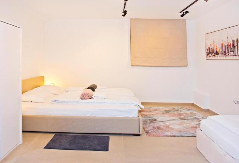 بنسيون Apartments & Rooms Flowers