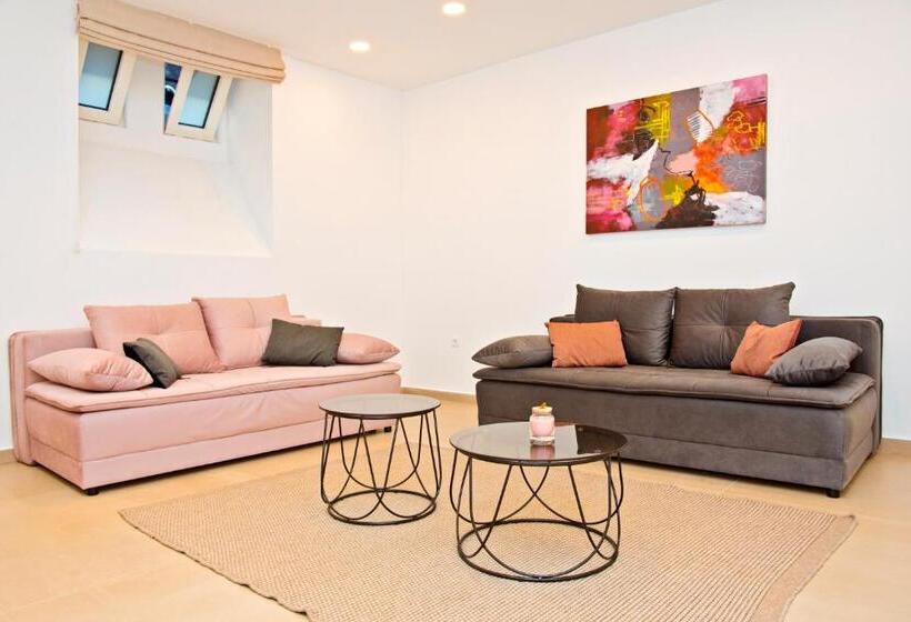 بنسيون Apartments & Rooms Flowers