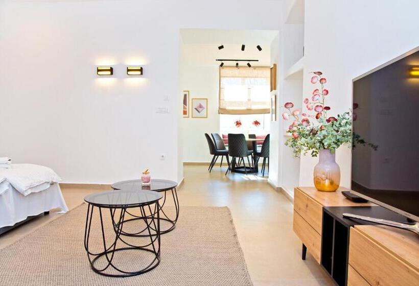 بنسيون Apartments & Rooms Flowers