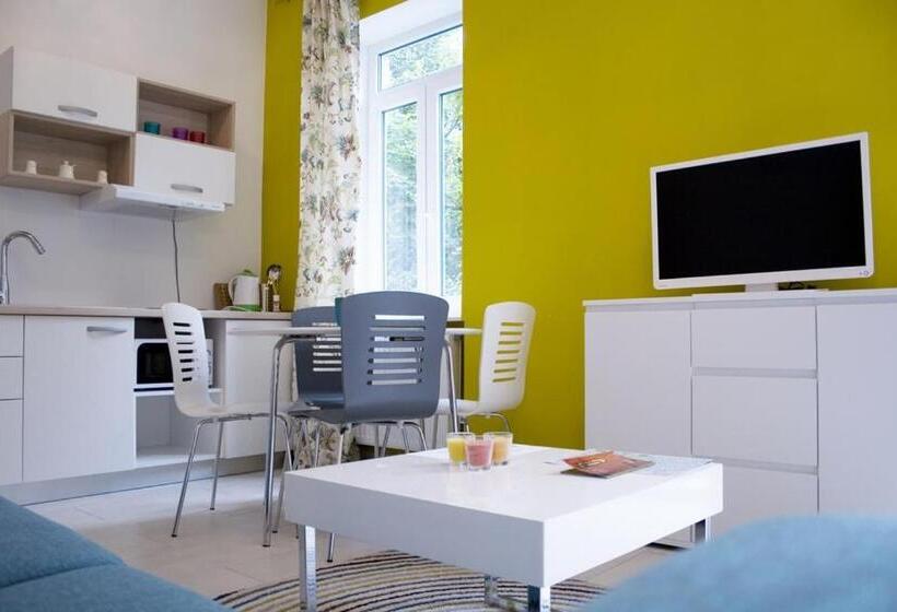 بنسيون Apartments & Rooms Flowers