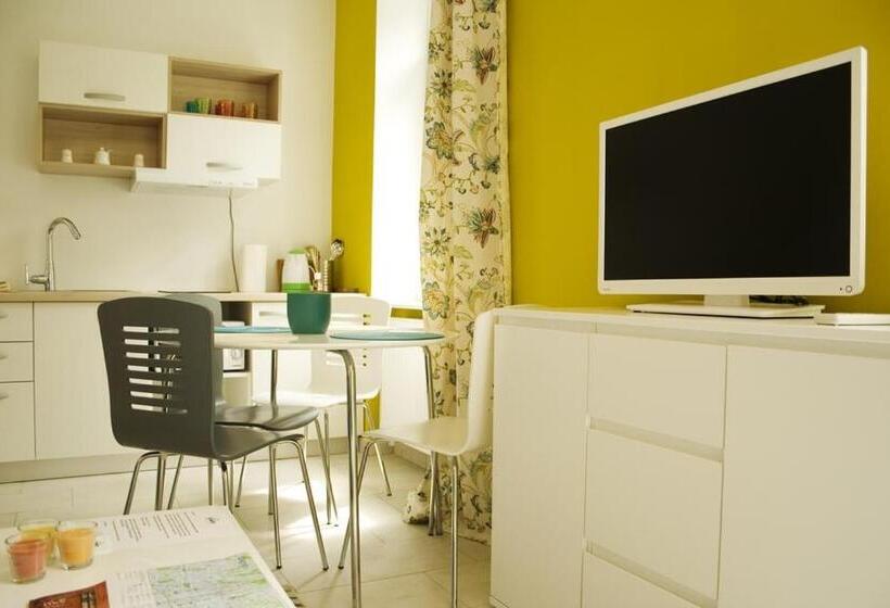 פנסיון Apartments & Rooms Flowers