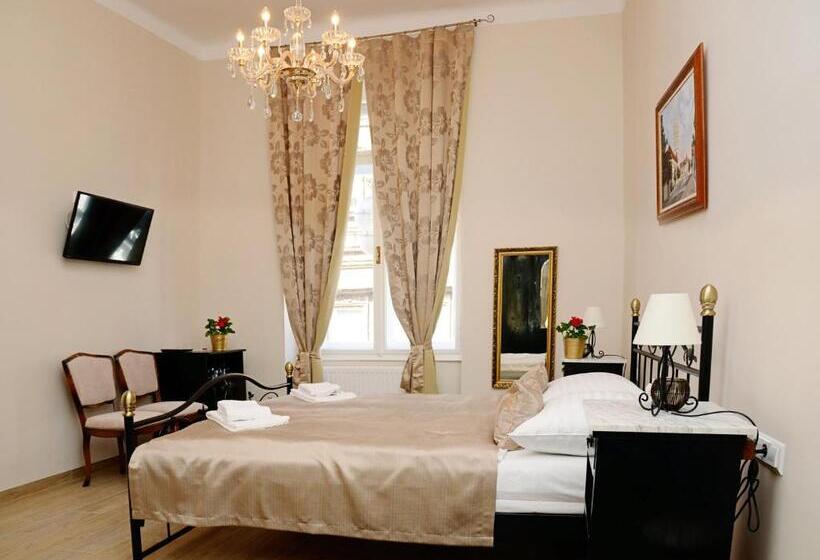 פנסיון Apartments & Rooms Flowers