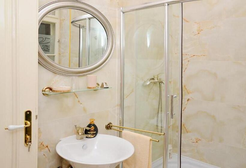 بنسيون Apartments & Rooms Flowers