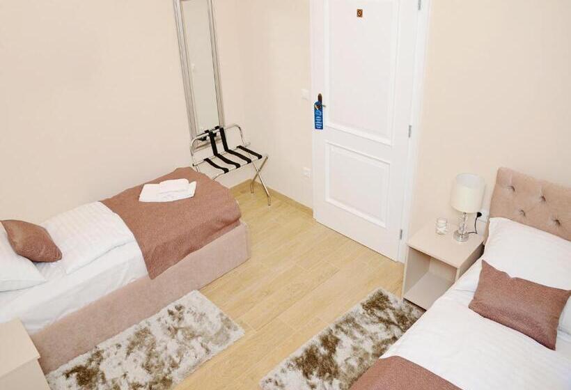 بنسيون Apartments & Rooms Flowers