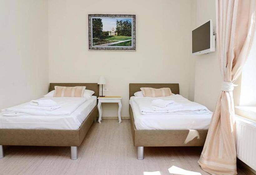 بنسيون Apartments & Rooms Flowers