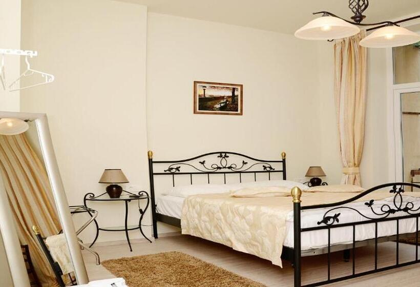 بنسيون Apartments & Rooms Flowers