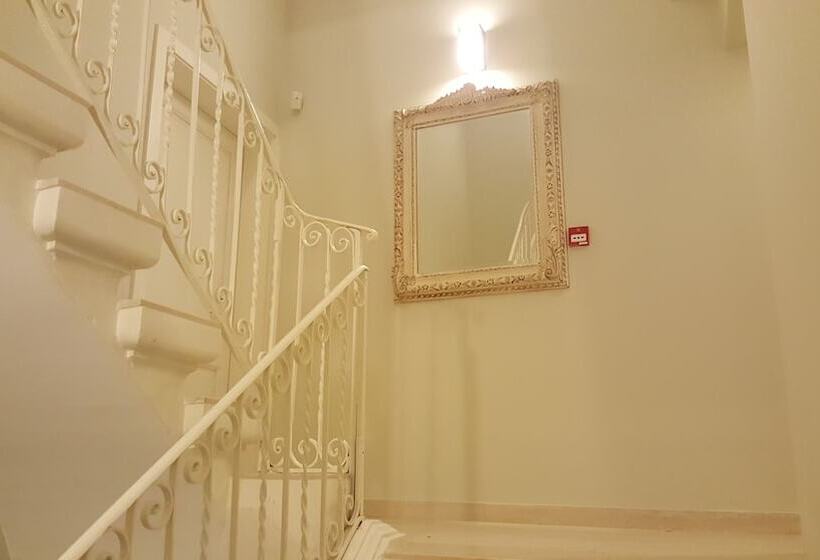 پانسیون D Townhouse Boutique Suites