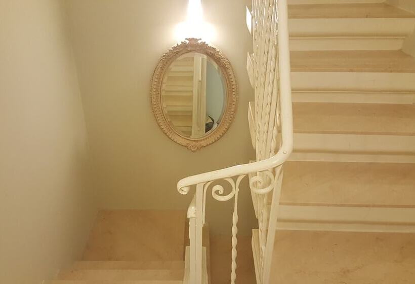 پانسیون D Townhouse Boutique Suites