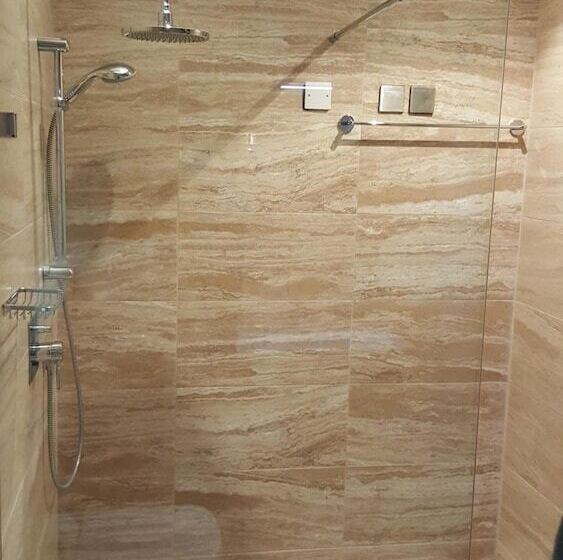 پانسیون D Townhouse Boutique Suites