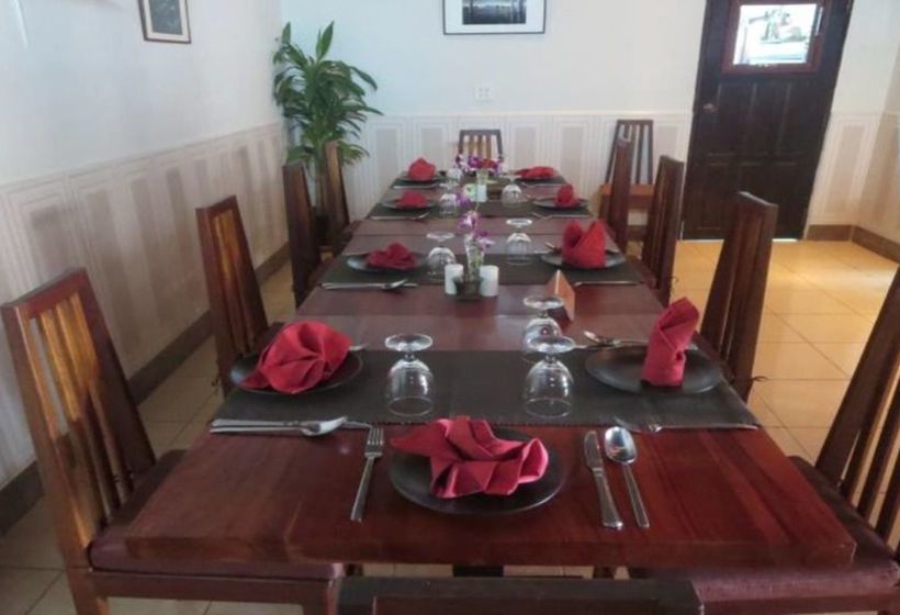 Пансион La Gondola Guesthouse And Restuarant