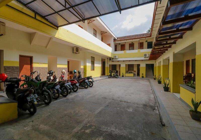 펜션 Reddoorz Plus @ Slamet Riyadi