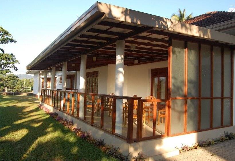 פנסיון Serene Villa