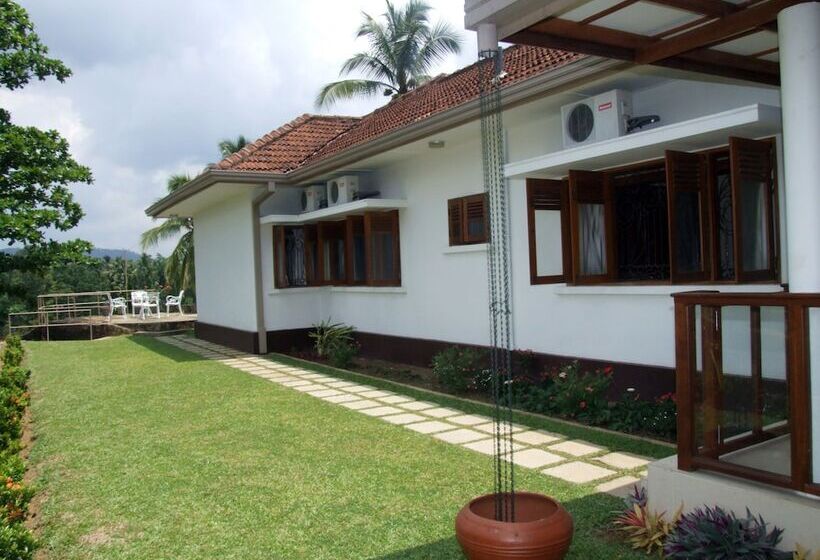 פנסיון Serene Villa