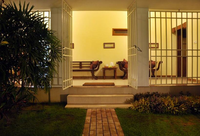 פנסיון Serene Villa