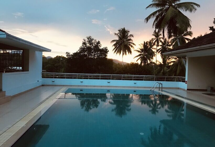 פנסיון Serene Villa