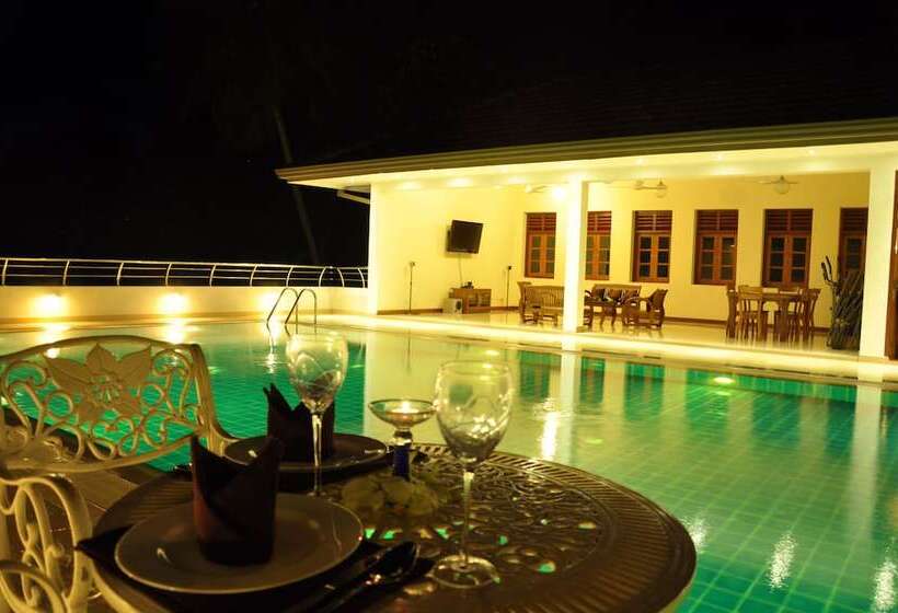 פנסיון Serene Villa