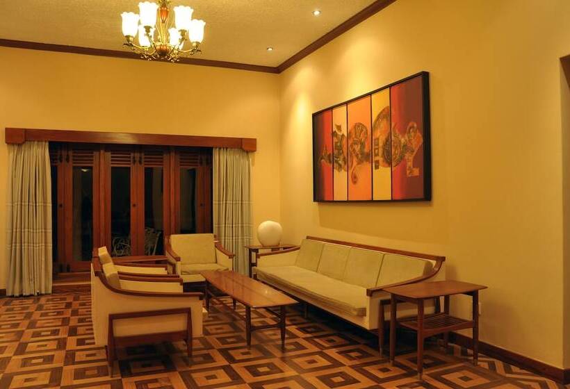 פנסיון Serene Villa