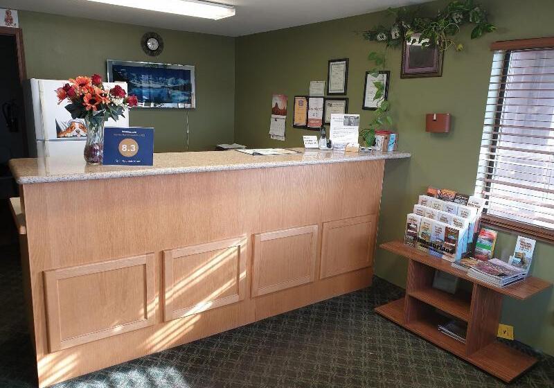 Split Mountain Motel