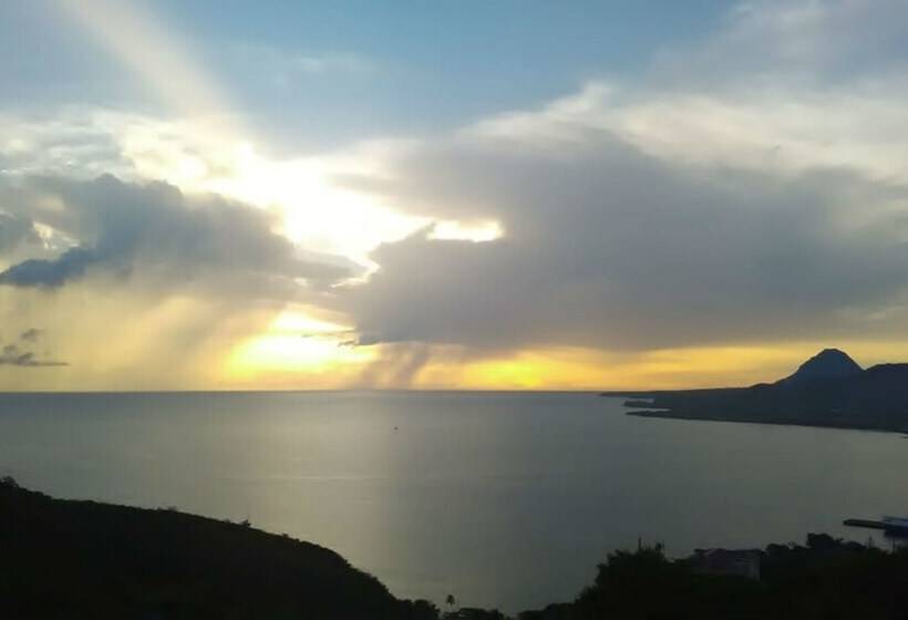 تختخواب و صبحانه A Private Room In Paradise, Vieux Fort