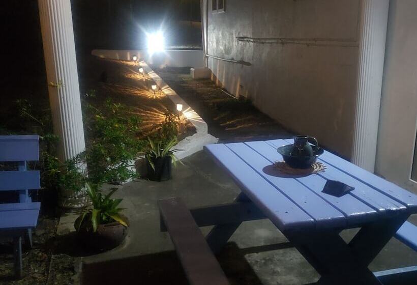 تختخواب و صبحانه A Private Room In Paradise, Vieux Fort