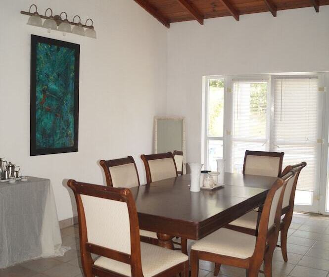 تختخواب و صبحانه A Private Room In Paradise, Vieux Fort