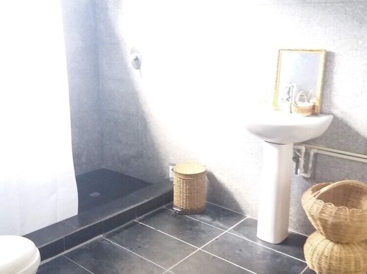 تختخواب و صبحانه A Private Room In Paradise, Vieux Fort