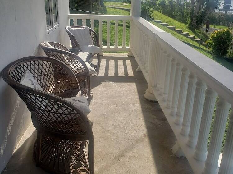 تختخواب و صبحانه A Private Room In Paradise, Vieux Fort