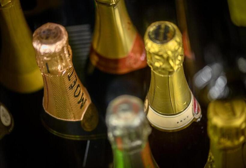 مبيت وإفطار Bernina Express Rooms