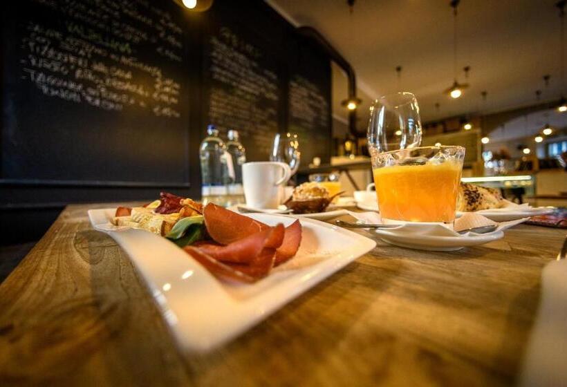 مبيت وإفطار Bernina Express Rooms