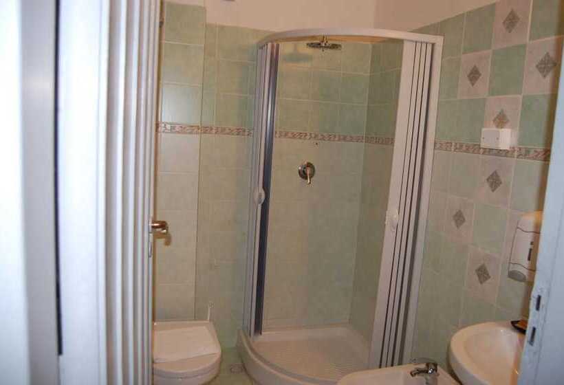 تختخواب و صبحانه Central House