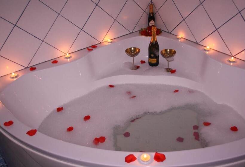 تختخواب و صبحانه Central House