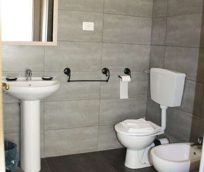 تختخواب و صبحانه Central House