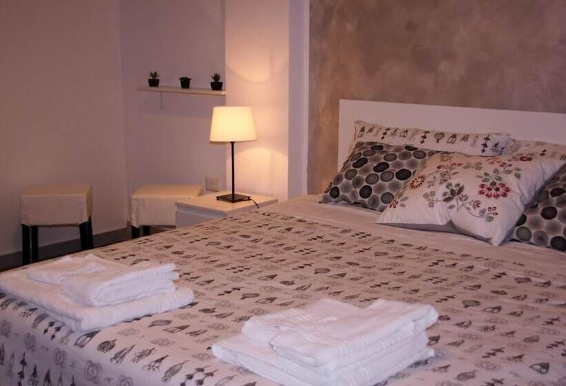 تختخواب و صبحانه Central House