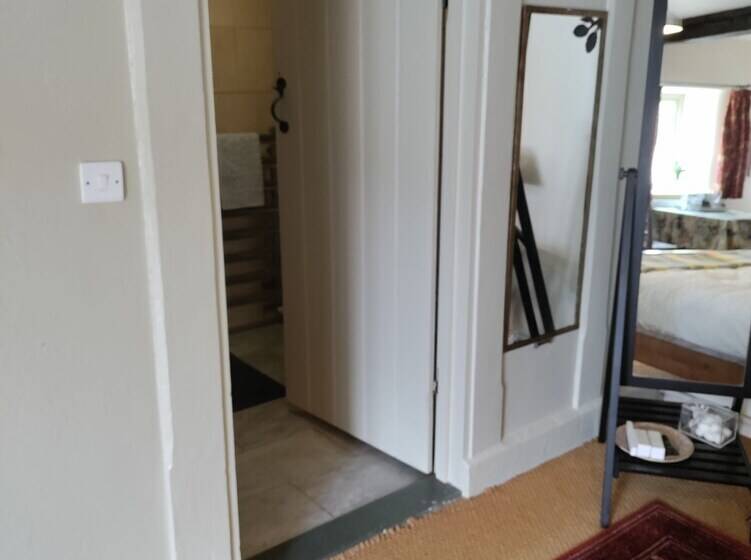 住宿加早餐  Lower Severalls Farmhouse