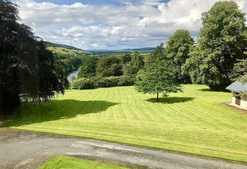 مبيت وإفطار Netherdale House And Coach House