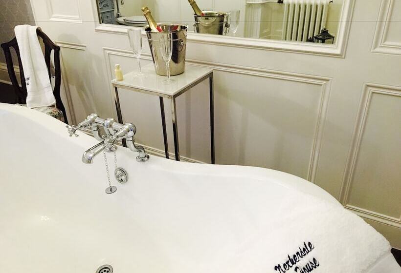 مبيت وإفطار Netherdale House And Coach House