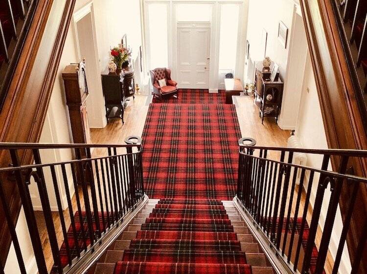 مبيت وإفطار Netherdale House And Coach House