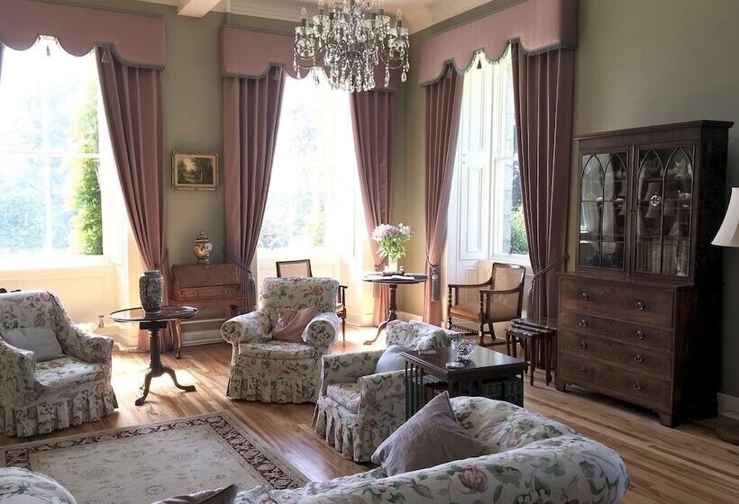 住宿加早餐  Netherdale House And Coach House