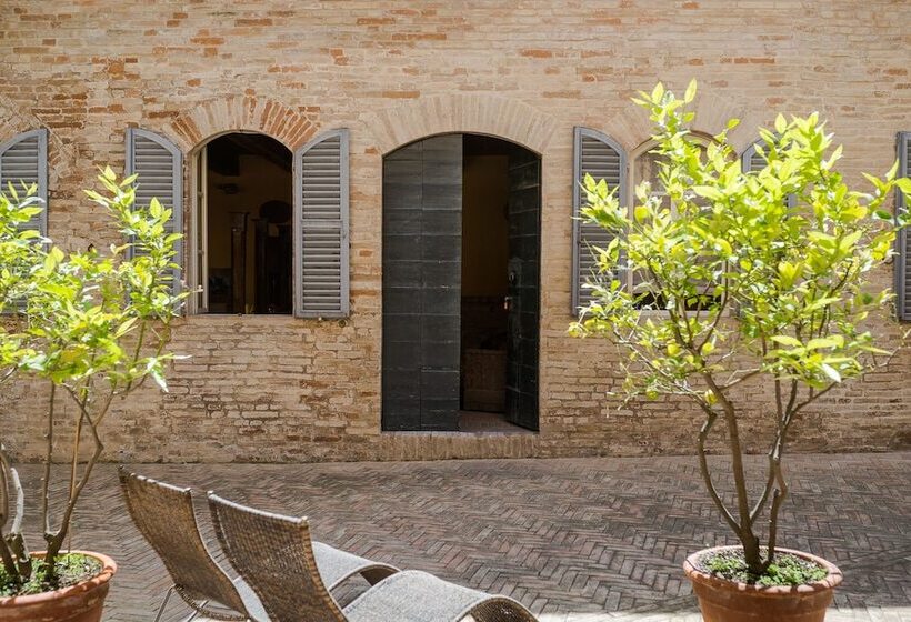 مبيت وإفطار Palazzo Romani Adami