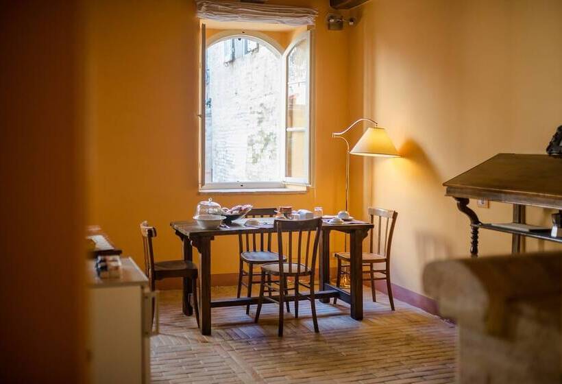 مبيت وإفطار Palazzo Romani Adami