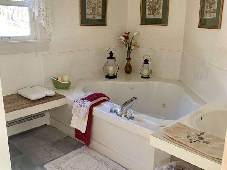 مبيت وإفطار Buttonwood Inn On Mount Surprise