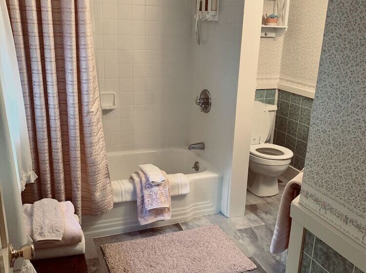 مبيت وإفطار Buttonwood Inn On Mount Surprise