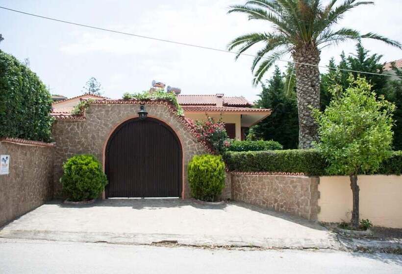 Georgie S Luxury Villa