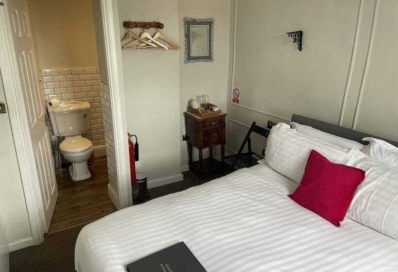 簡易ホテル Snooty Fox