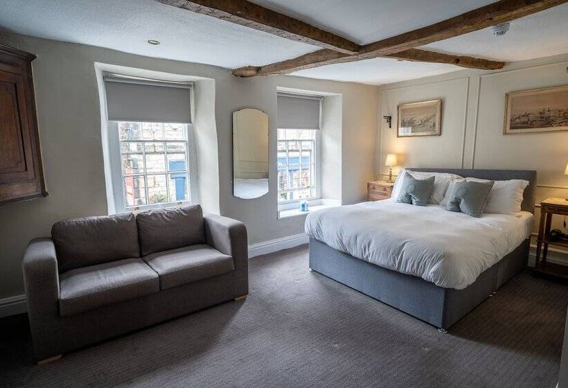 簡易ホテル Snooty Fox