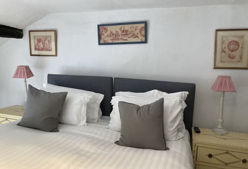 簡易ホテル Snooty Fox