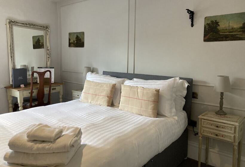 簡易ホテル Snooty Fox