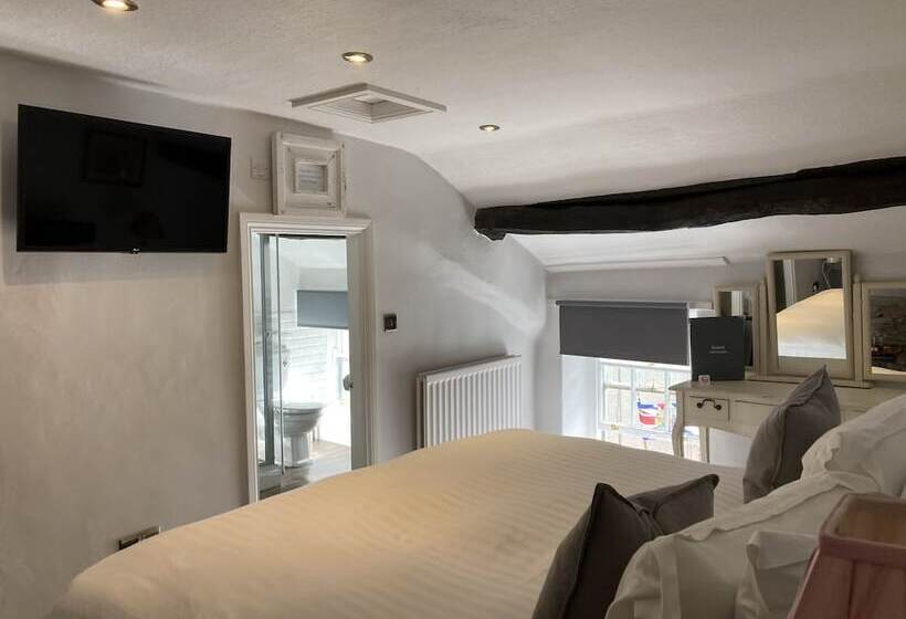 簡易ホテル Snooty Fox